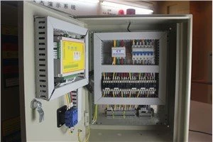 自動および手動モードのプログラマブルロジックウォーターポンプコントローラー